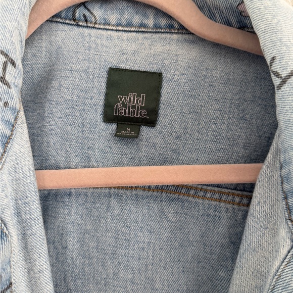 Light Wash Denim Jacket with Illustrated Motifs - Picture 3 of 4